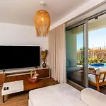 Star Lit Jacuzzi Apartment *