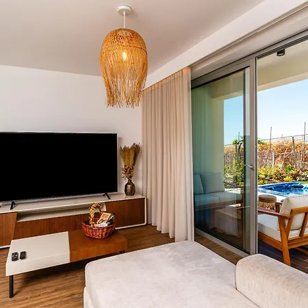 Star Lit Jacuzzi Апартаменты *