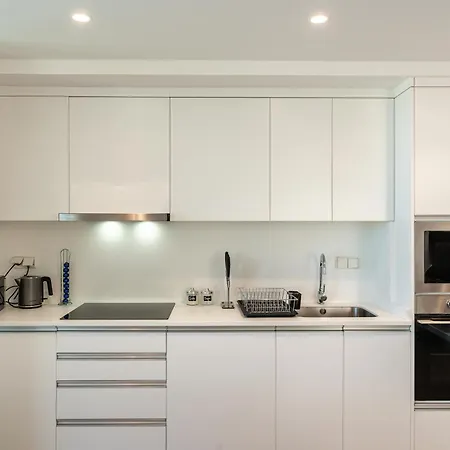 Апартаменты Star Lit Jacuzzi Камара-де-Лобуш